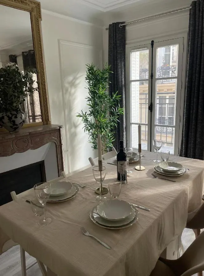 Appartement Pergo à Paris