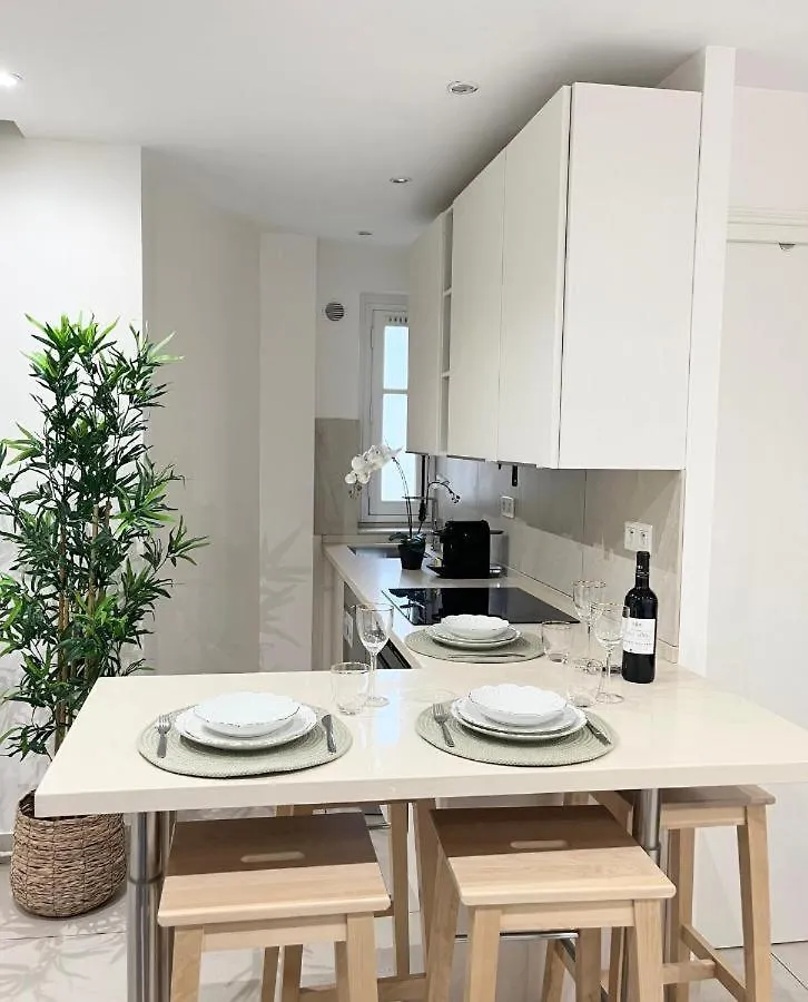 Appartement Pergo à Paris